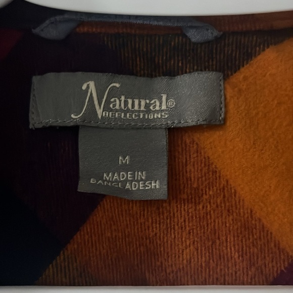 Natural Reflections Button Up Top size Medium - Picture 4 of 6